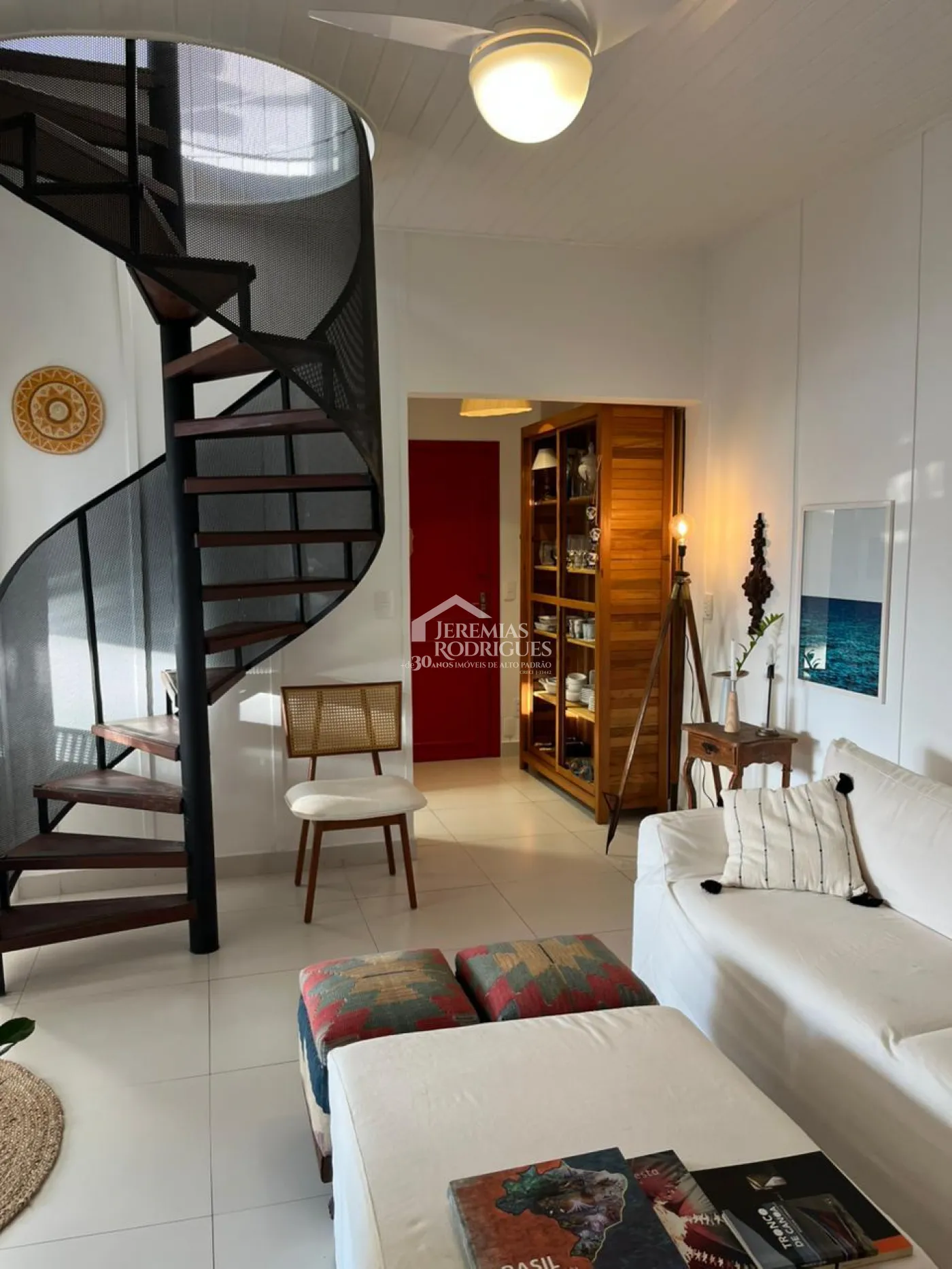 Apartamento duplex à venda com 3 dormitórios, 194 m² no Condomínio Lauro Rezende em Ubatuba/SP.