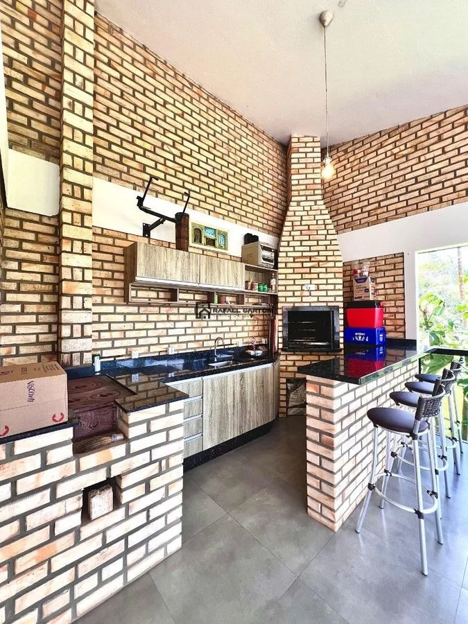 CASA COM 03 QUARTOS NO INICIO DE GUARAMIRIM