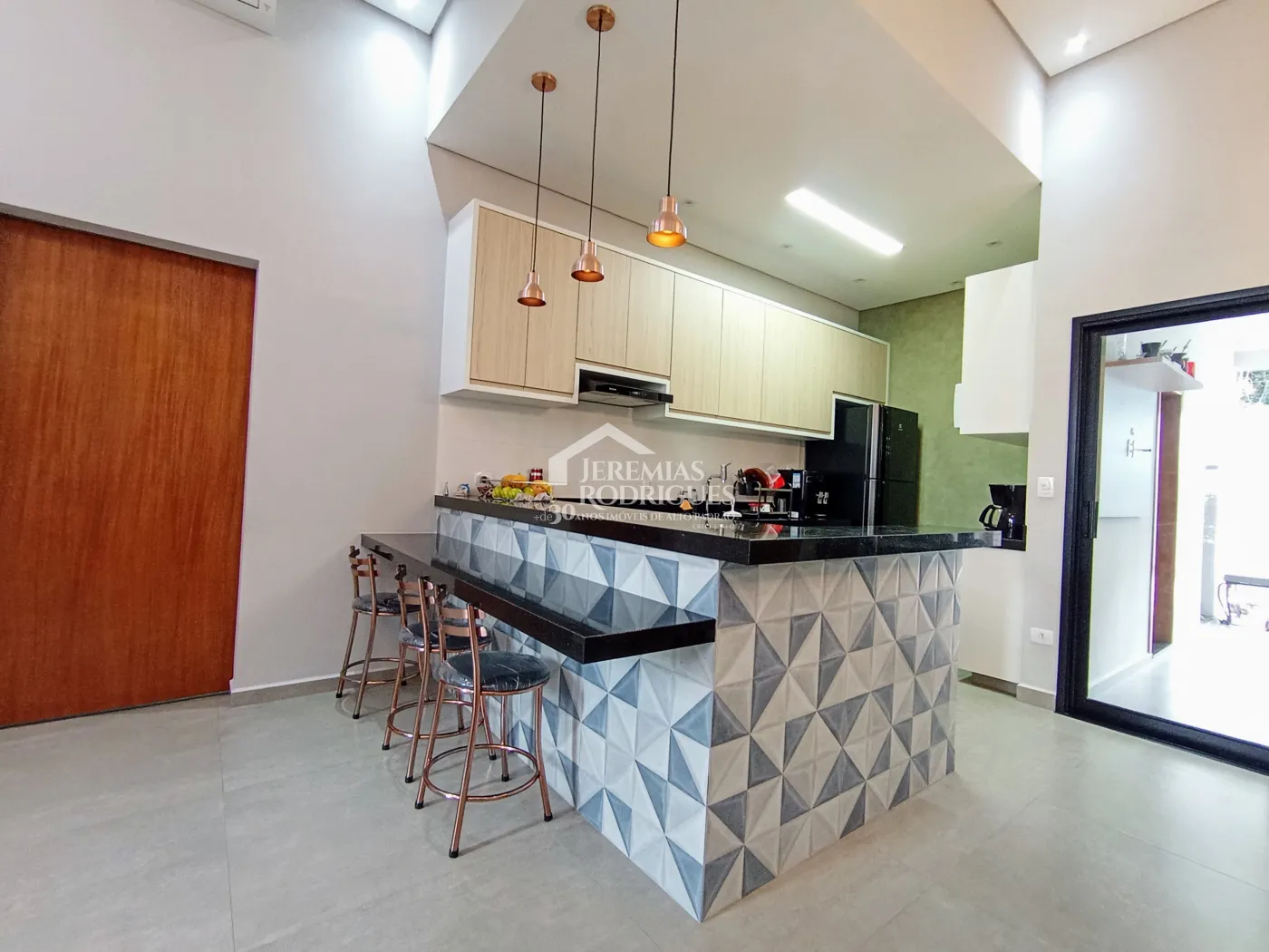 Casa à venda com 3 dormitórios no Condomínio Morada do Visconde em Tremembé/SP.