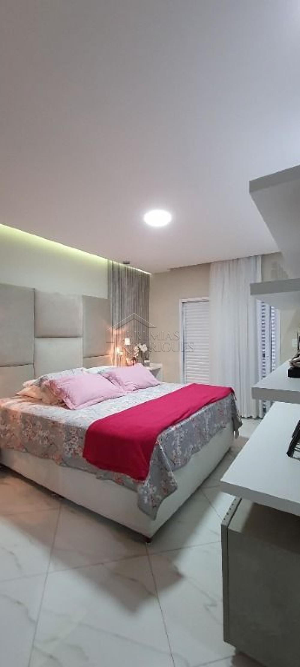 Casa à venda com 3 suítes no Condomínio Parque das Araucárias em Tremembé/SP.