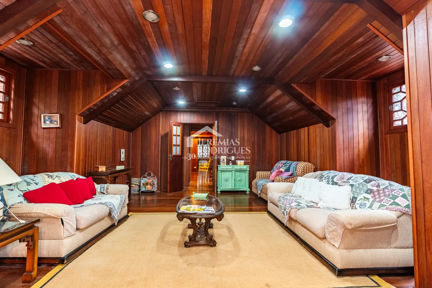 Casa com 7 dormitórios, 924 m² - Recanto das Araucárias - Campos do Jordão/SP