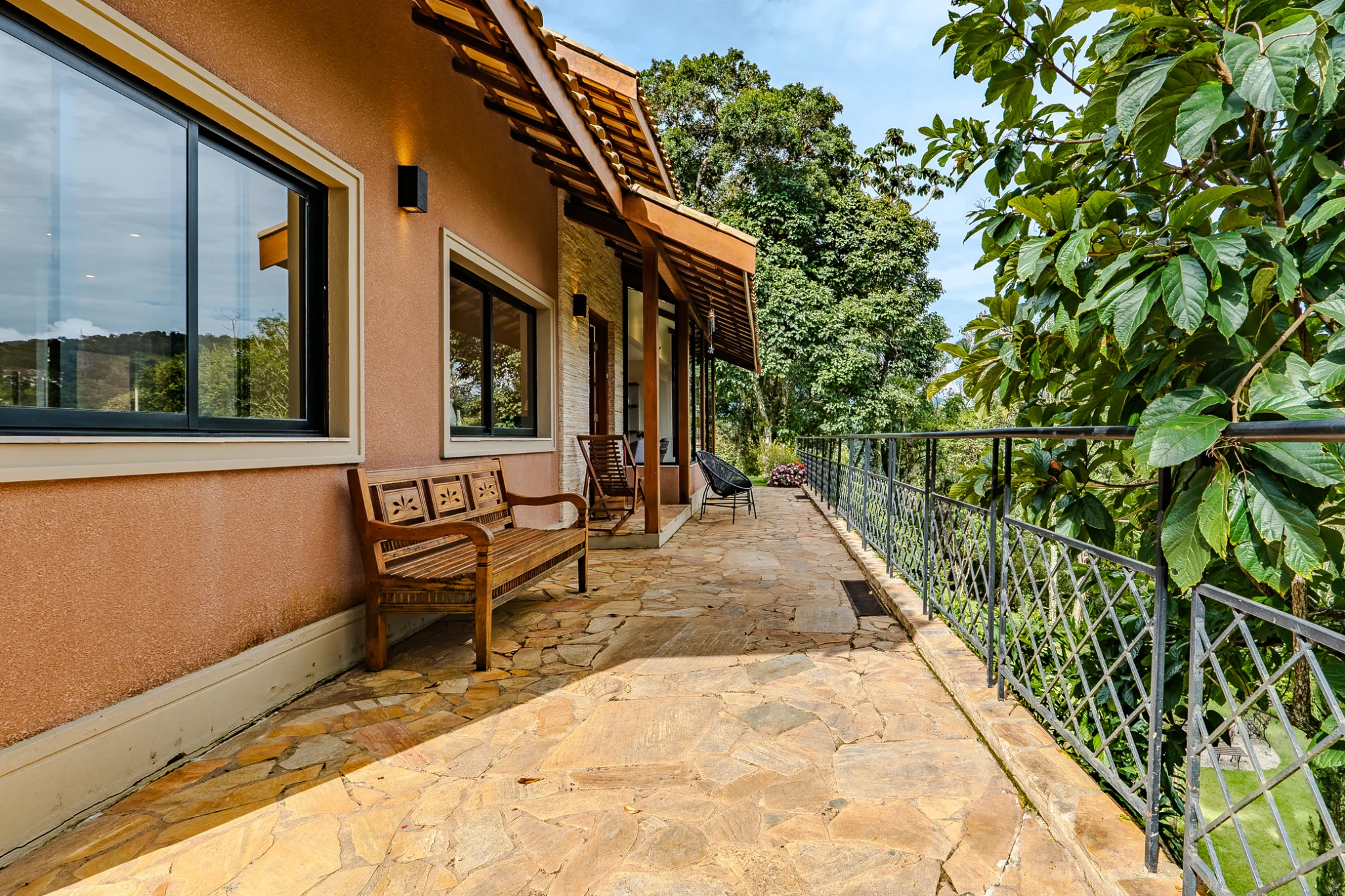 Casa à venda com 4 suítes no Residencial Santo Antônio em Santo Antônio do Pinhal/SP.
