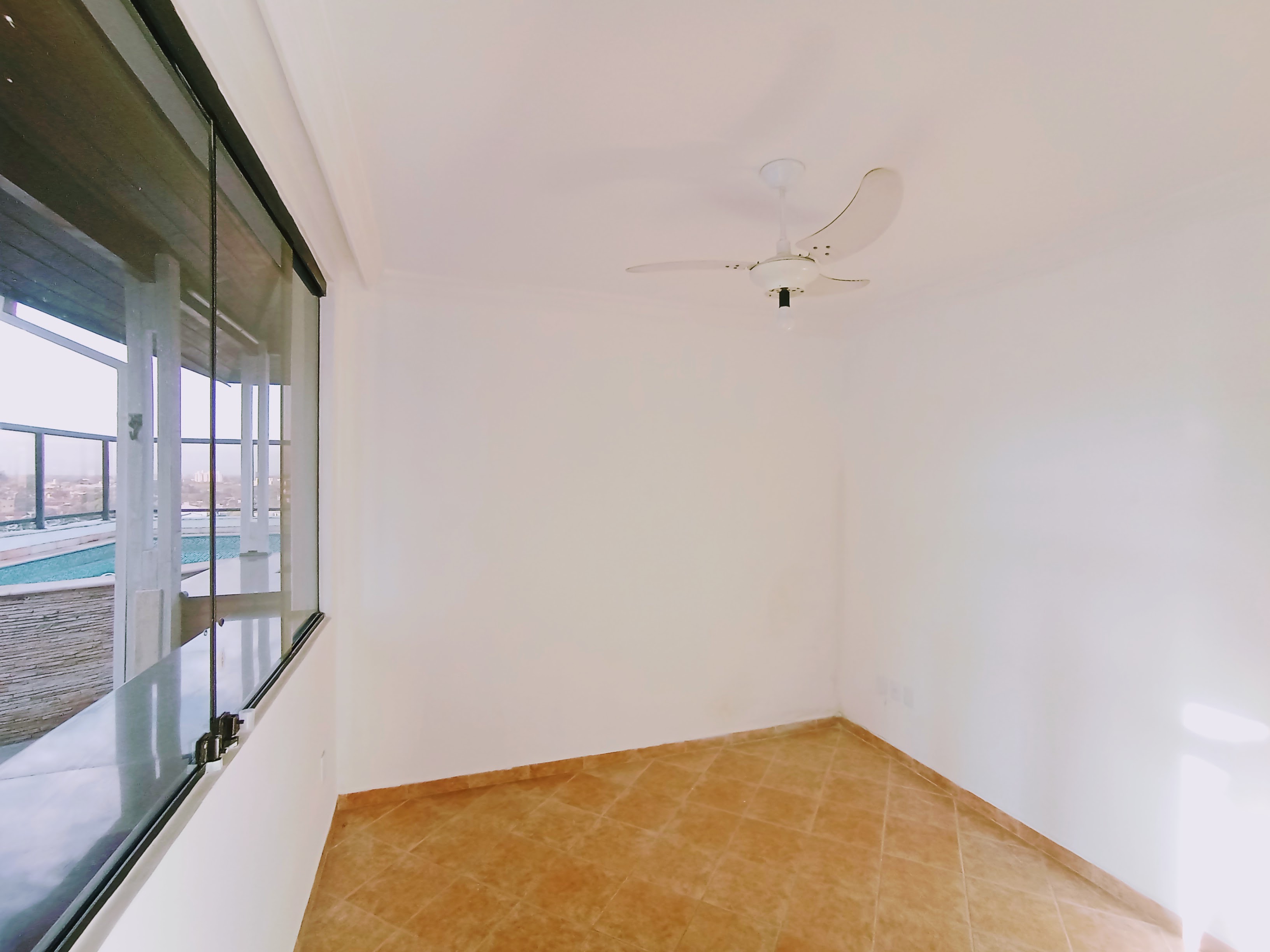 Cobertura à venda com 3 dormitórios, 125 m² no Edifício Michel Abud em Taubaté/SP.