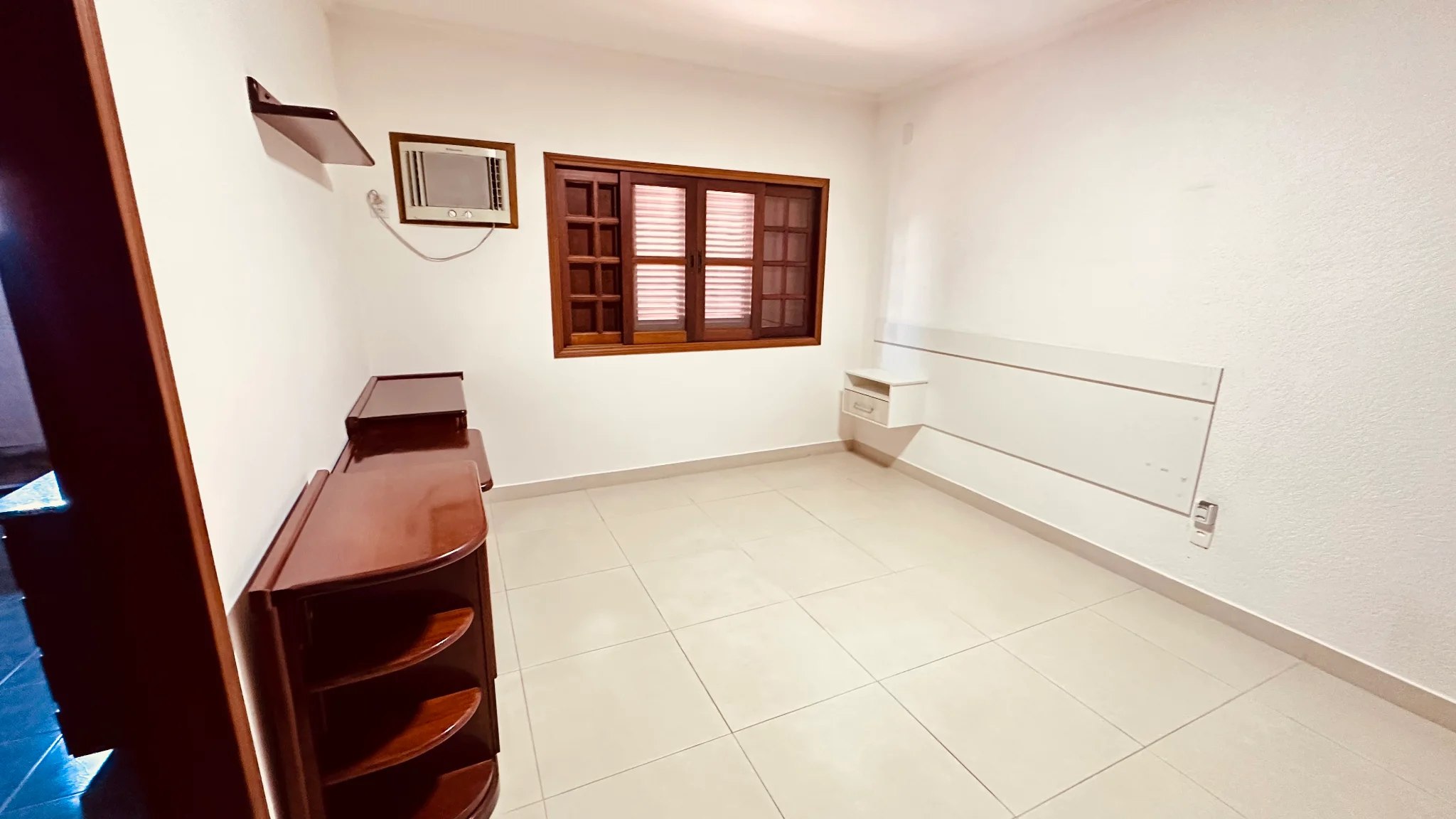 Casa com 6 dormitórios para locação no Condomínio Village Paineiras em Pindamonhangaba/SP