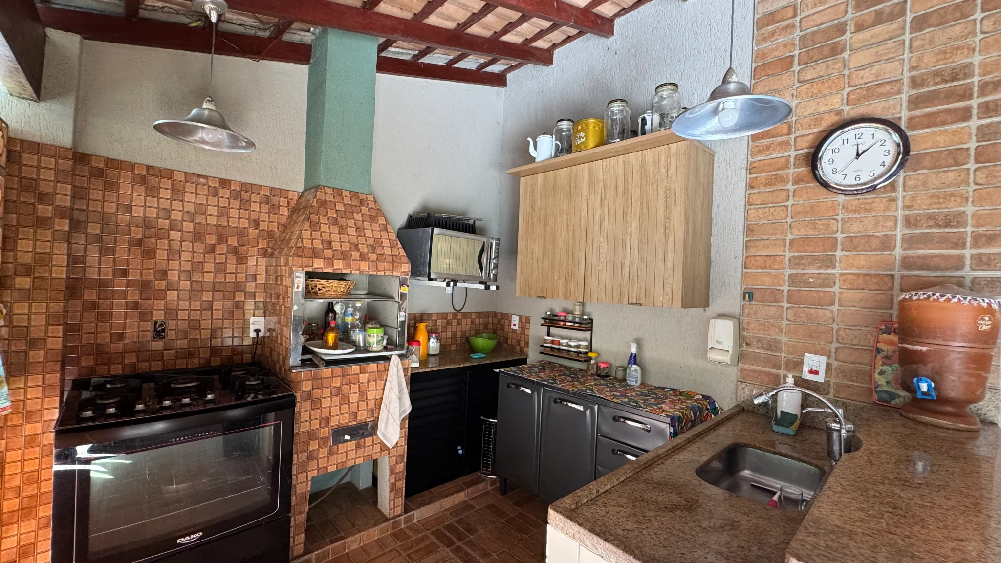 Casa e terreno á venda no Condomínio Campos do Conde III em Tremembé/SP.