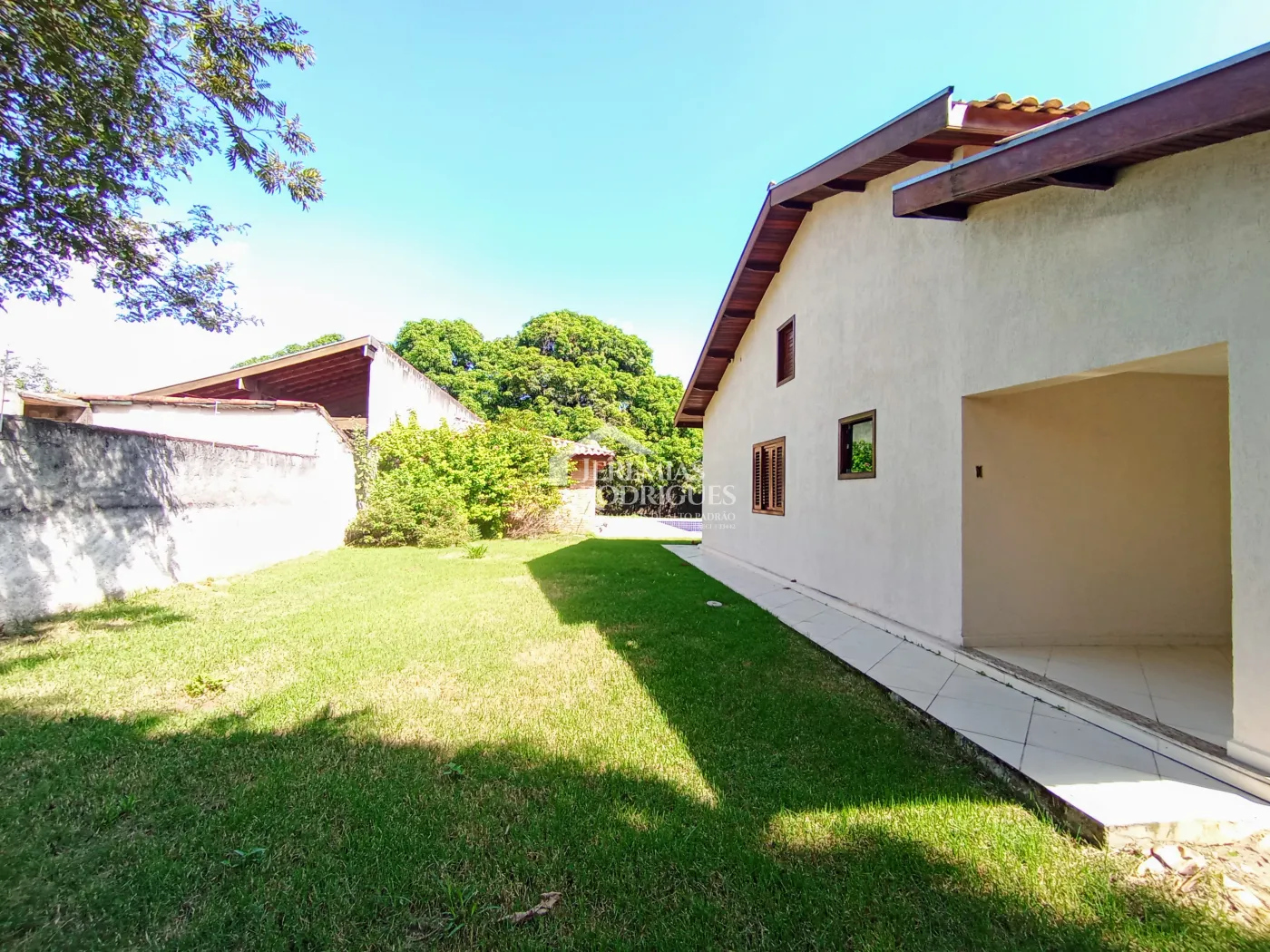 Chácara para locação com 4 dormitórios no bairro Jardim Carlota em Moreira Cesar/SP