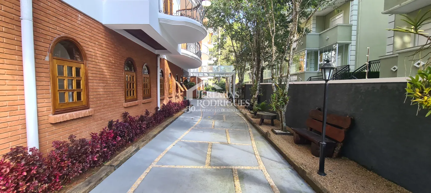 Apartamento à venda com 4 suítes no Edifício Evergreen em Campos do Jordão/SP