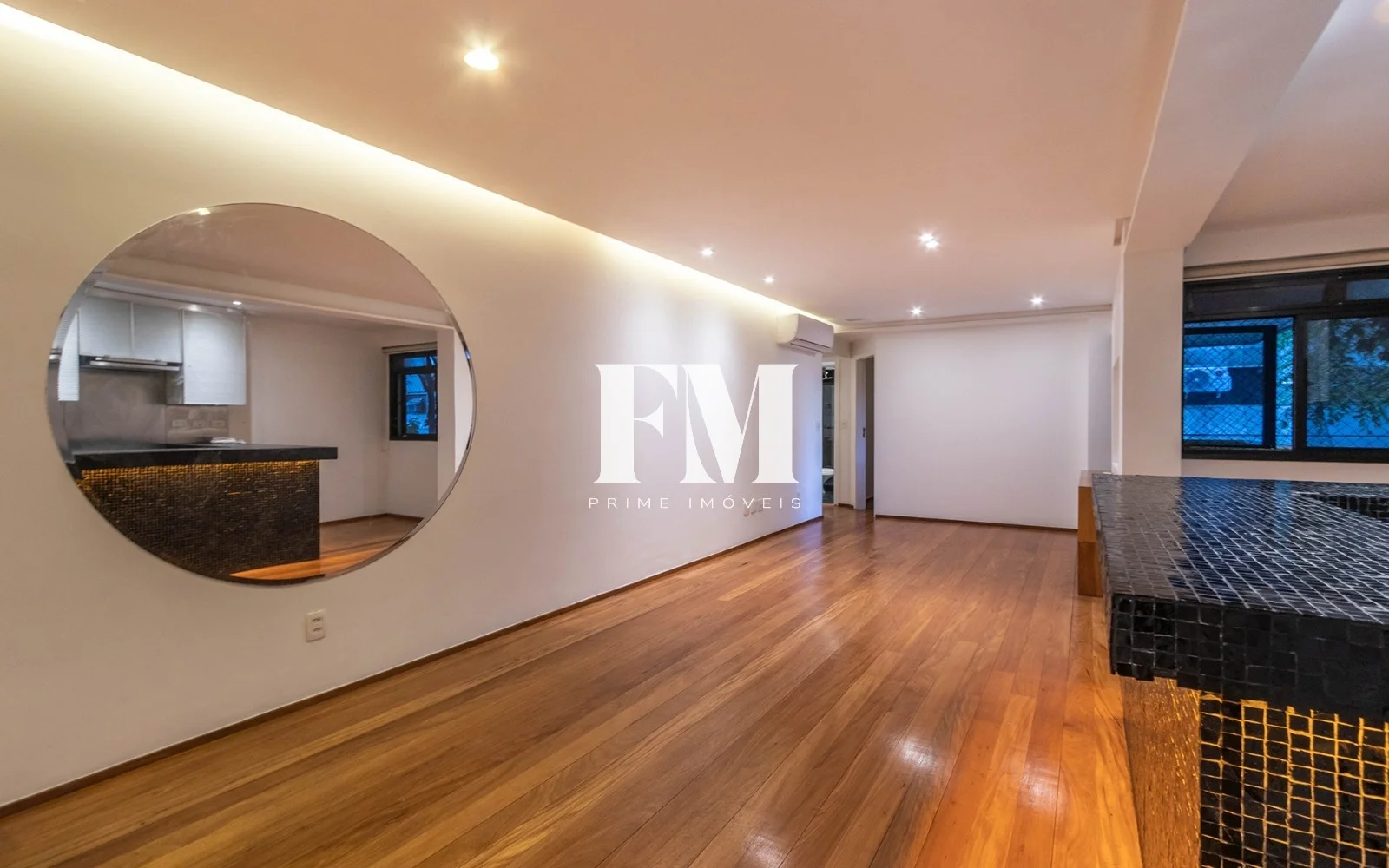 Leblon | Rua Aperana | 2 Quartos (1 Suíte) | 79m² com Varanda e Vaga a Poucos Metros da Praia - foto 6