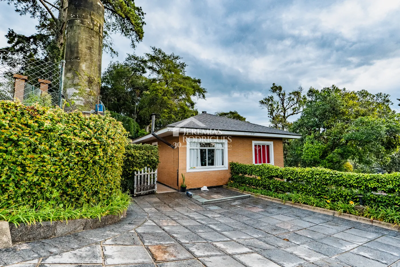 Casa com 4 suítes, 670 m² - Alto do Capivari - Campos do Jordão/SP.