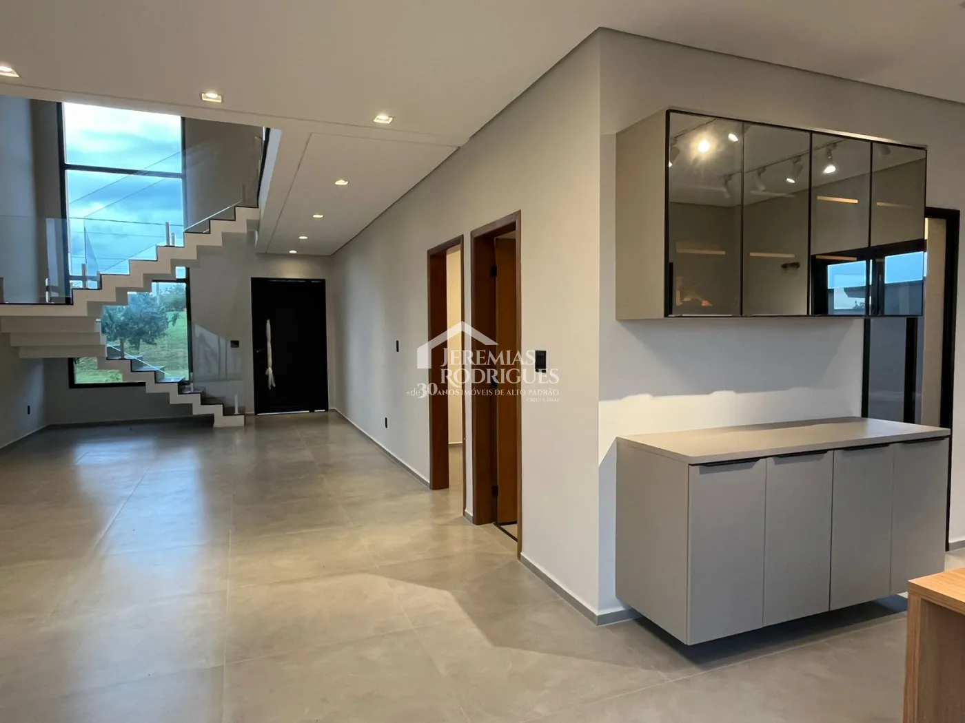 Casa assobradada à venda com 3 suítes no Condomínio Cyrela Landscape em Taubaté/SP.