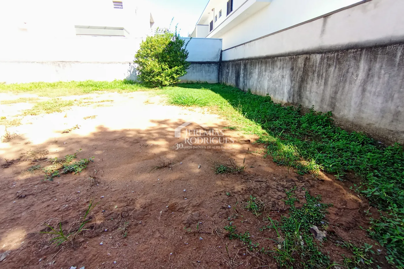 Terreno à venda com 405 m² no Condomínio Reserva dos Lagos em Pindamonhangaba/SP