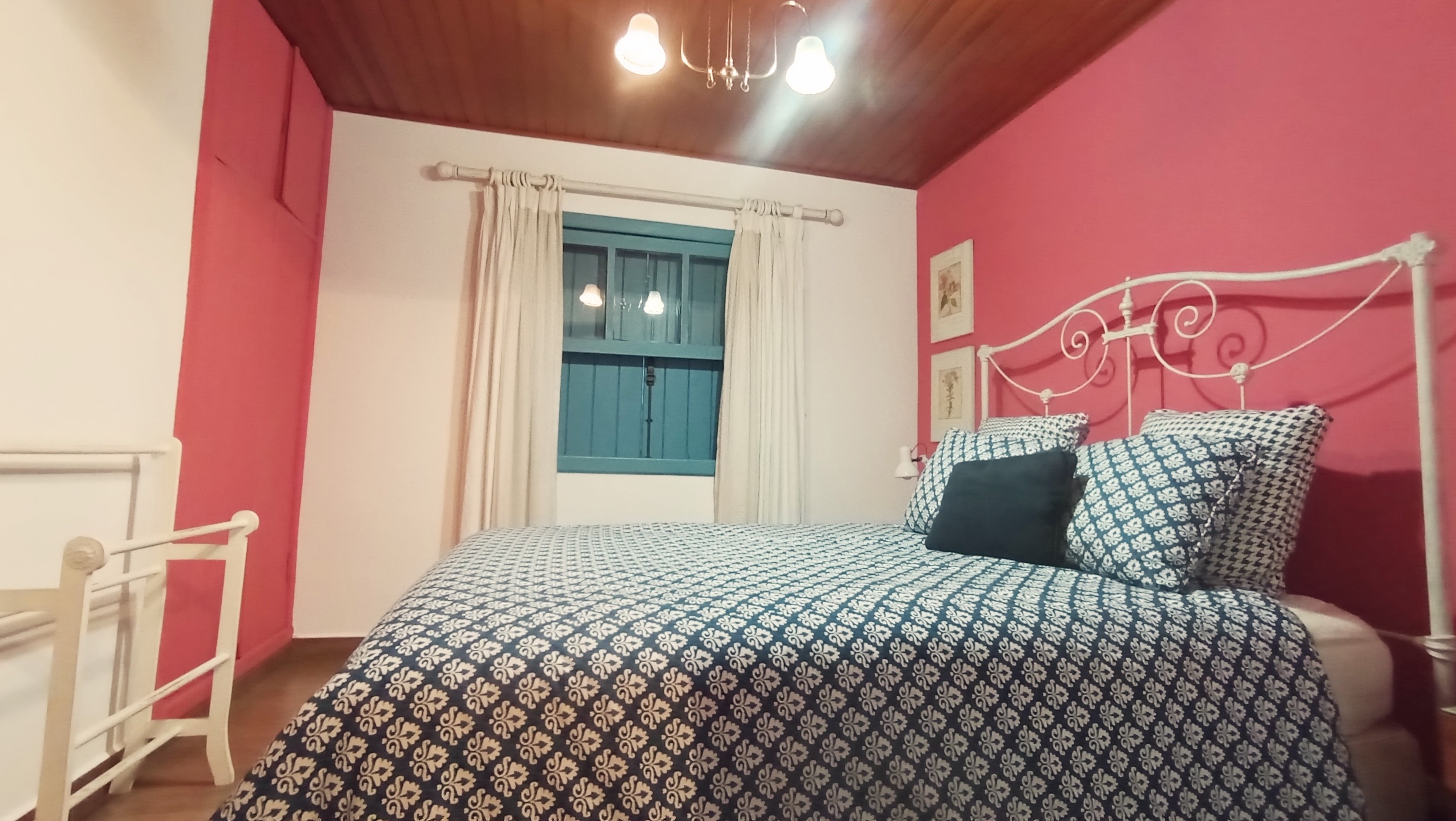 Casa à venda com 5 dormitórios no Capivari em Campos do Jordão/SP.
