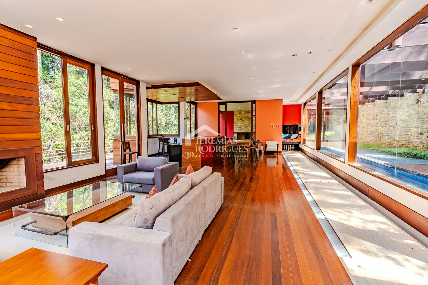 Casa para venda com 5 suítes no Condomínio Villandry em Campos do Jordão/SP