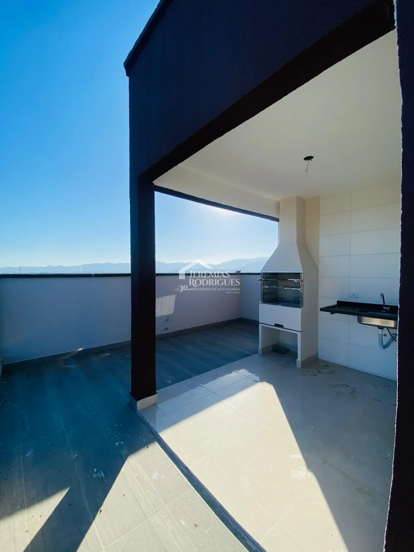 Apartamento à venda com 3 dormitórios, 122 m² no Condomínio Palmeira Real Village em Pindamonhangaba/SP.