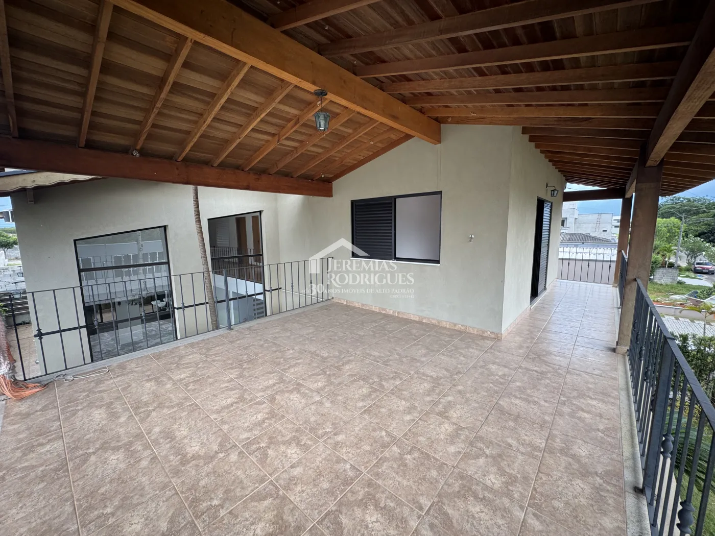 Casa para venda e locação com 4 suítes no Condomínio Village Splendore em Pindamonhangaba/SP.