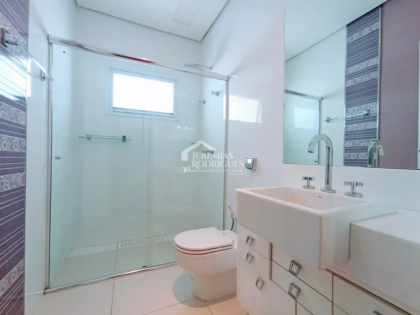 Casa para venda e locação com 4 suítes no Condomínio Taubaté Village em Taubaté/SP.