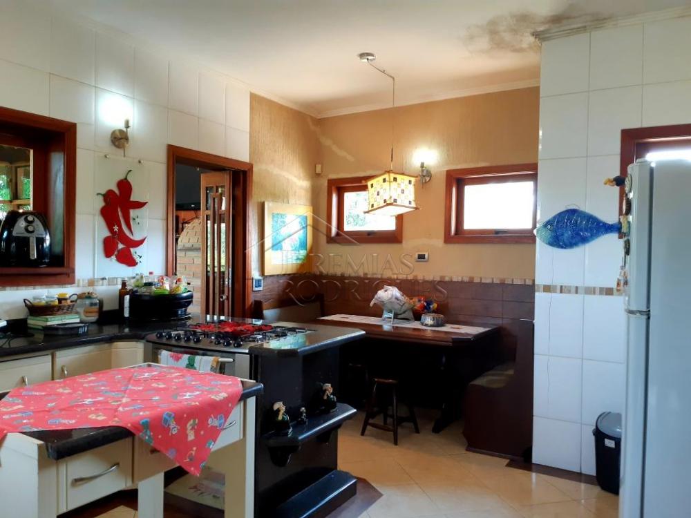 Casa à venda com 6 dormitórios no Condomínio Chácaras Cataguá em Taubaté/SP.