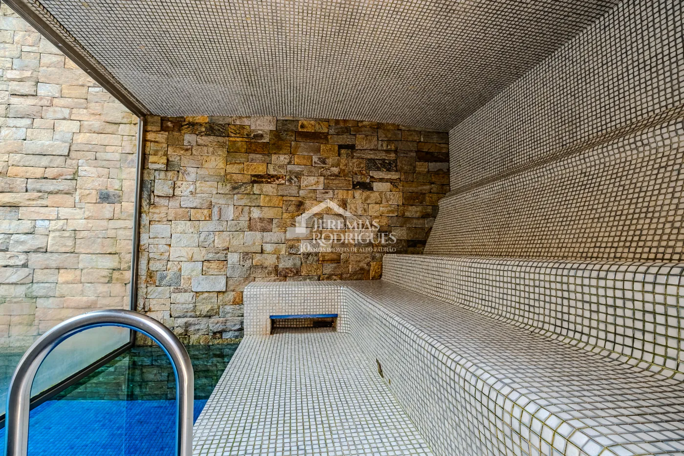 Casa para venda com 5 suítes no Condomínio Villandry em Campos do Jordão/SP