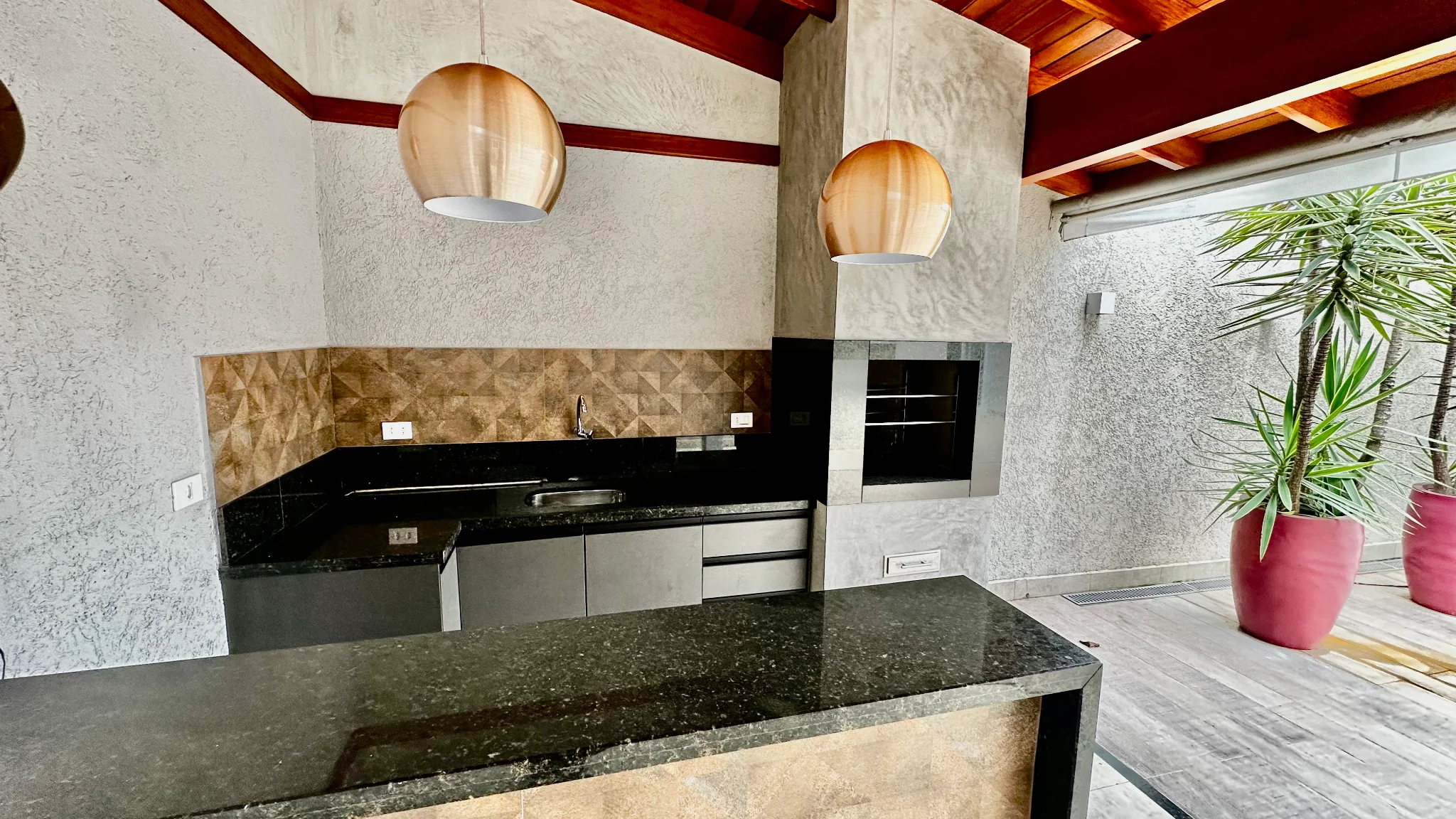 Casa para locação com 4 dormitórios no Campos do Conde II em Tremembé/SP. 