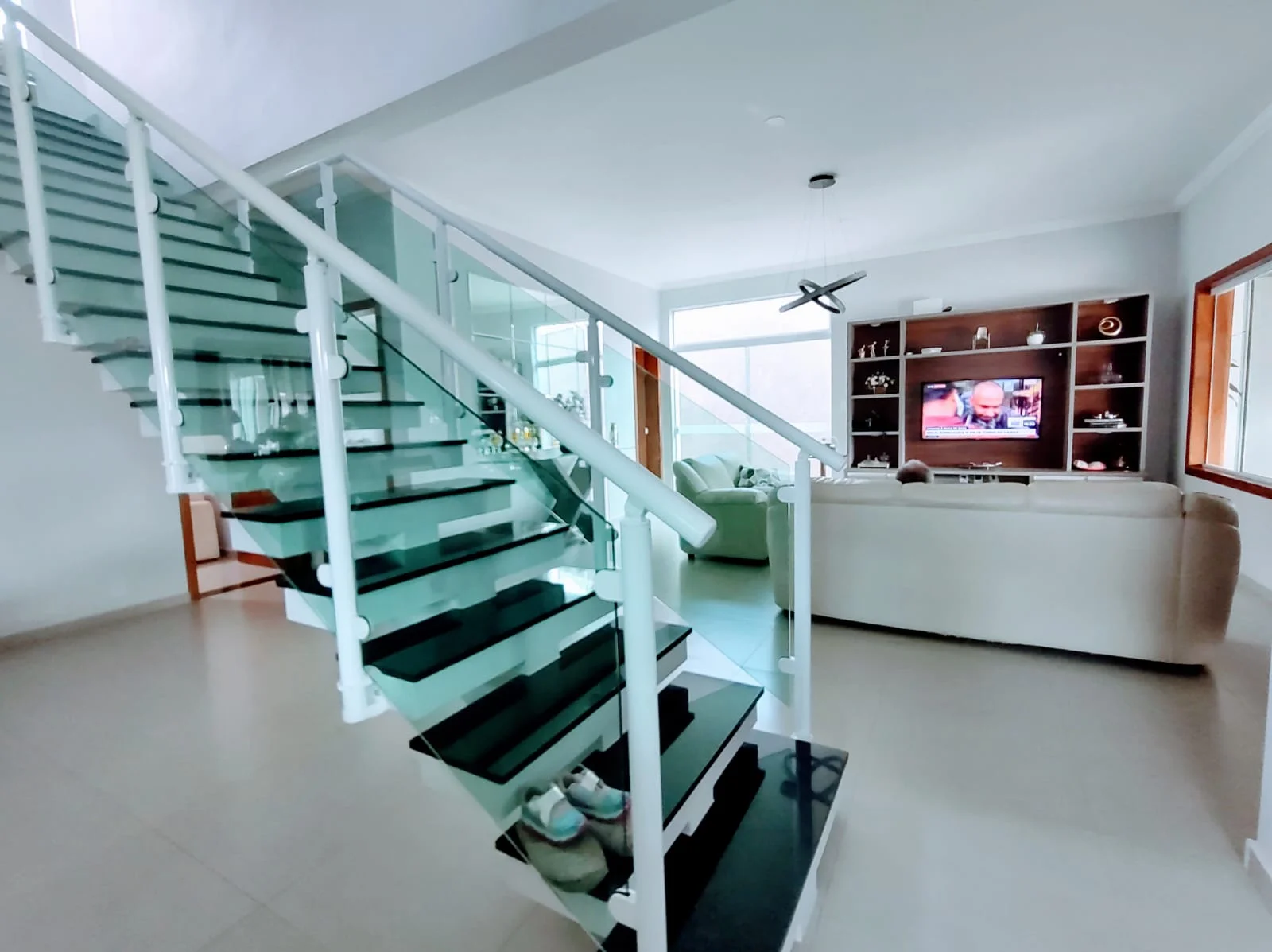 Casa à venda com 3 suítes no Residencial Vargas em Tremembé/SP. 