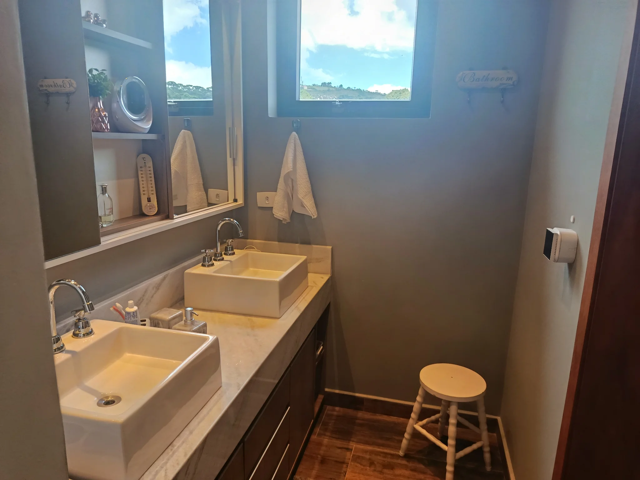 Casa à venda com 3 suítes no Condomínio Iporanga em Campos do Jordão/SP. 