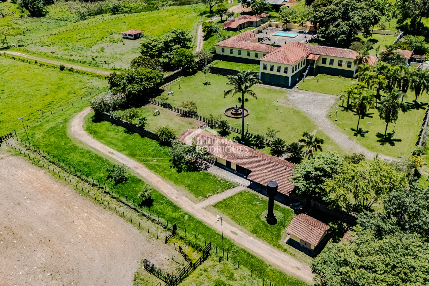 Fazenda à venda com 919,6 hectares em Cachoeira Paulista/SP.