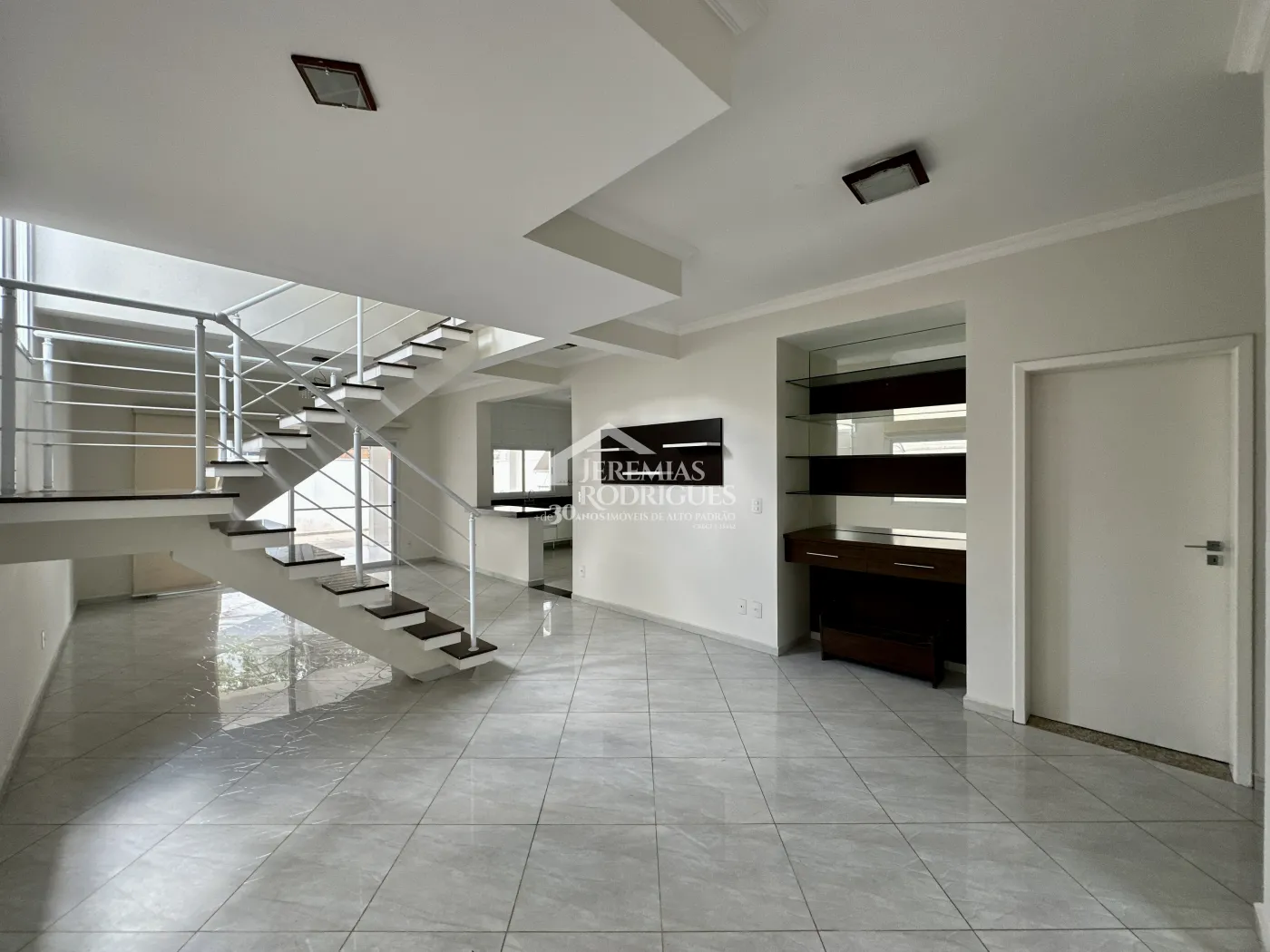 Casa para venda e locação com 4 suítes no Condomínio Campos do Conde II em Tremembé/SP