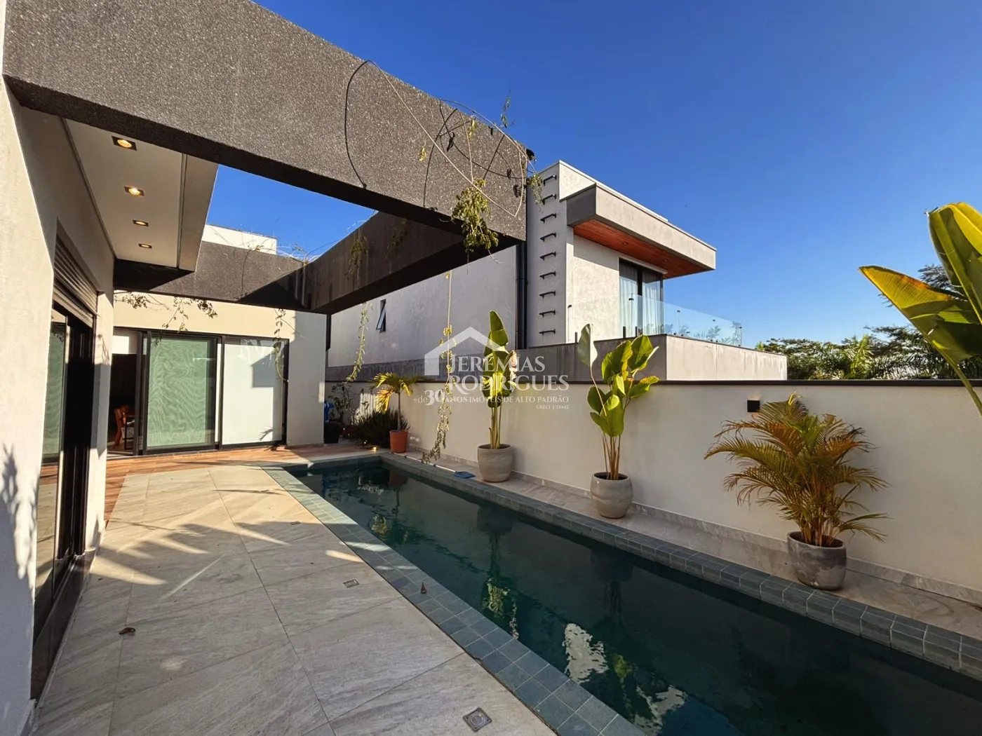 Casa à venda com 5 dormitórios no Condomínio Reserva dos Lagos em Pindamonhangaba/SP.