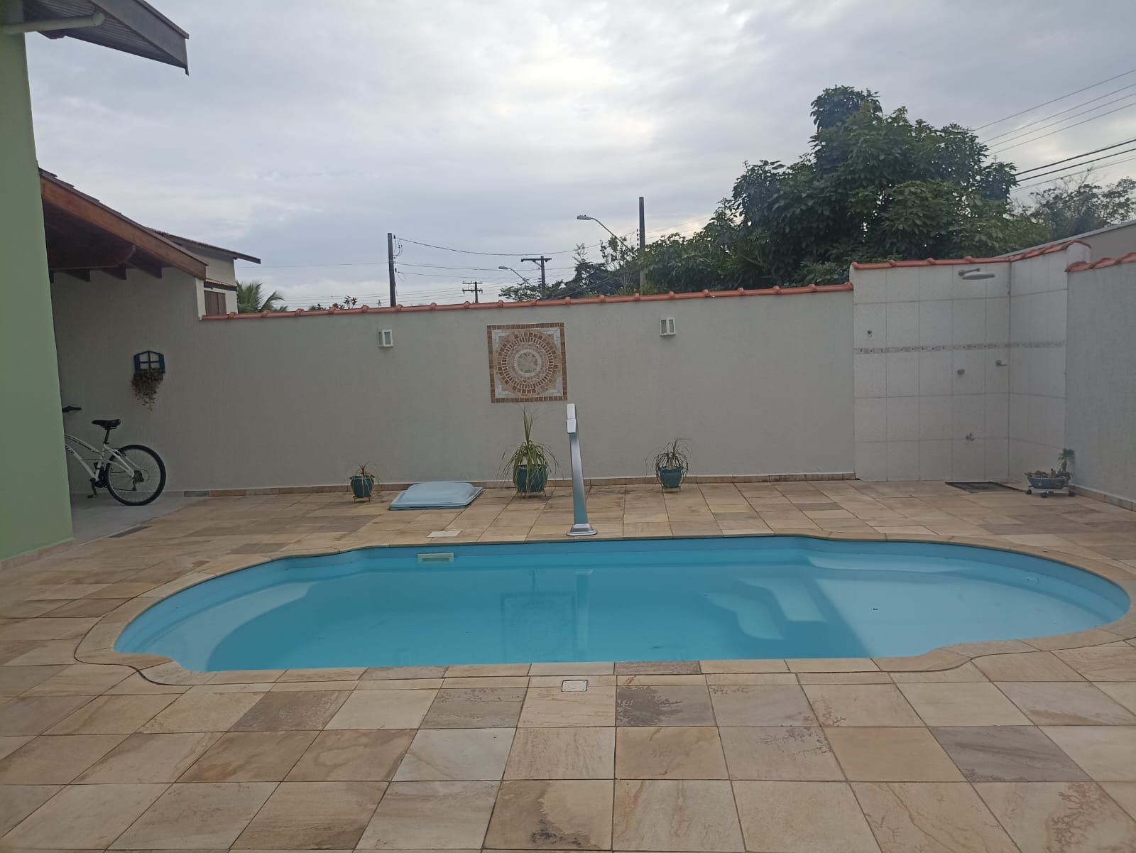 Casa à venda com 3 dormitórios no Condomínio Real Ville em Pindamonhangaba/SP.