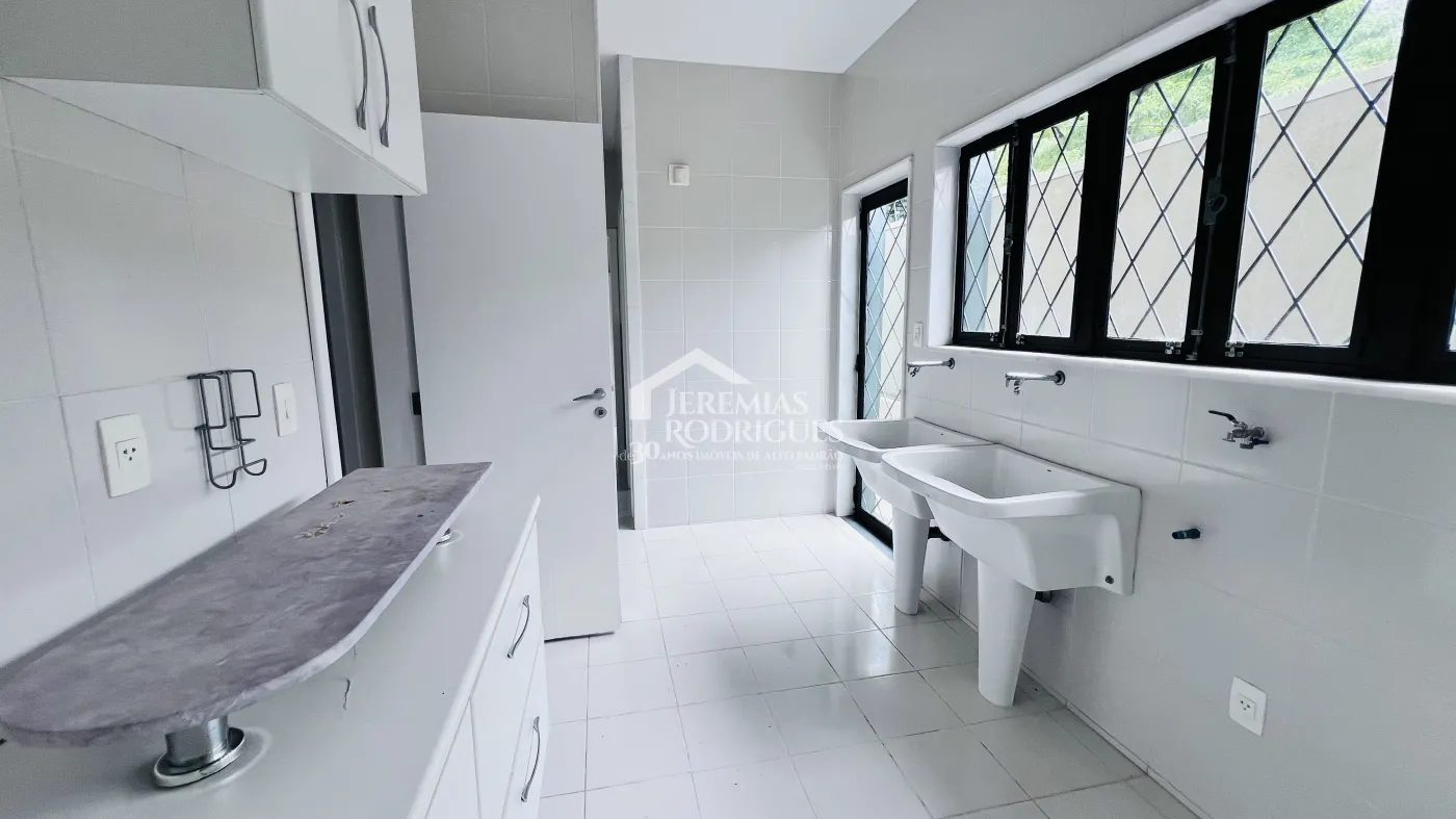 Casa com 8 dormitórios, 900 m² - Condomínio Portal da Serra - Taubaté/SP