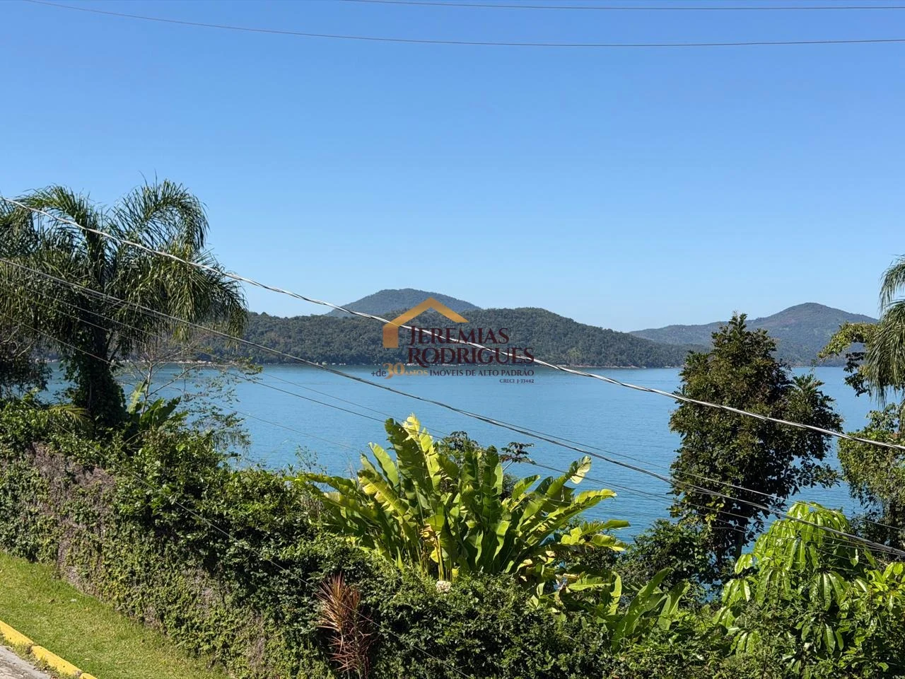 Casa à venda no Condomínio Santa Rita em Ubatuba/SP.