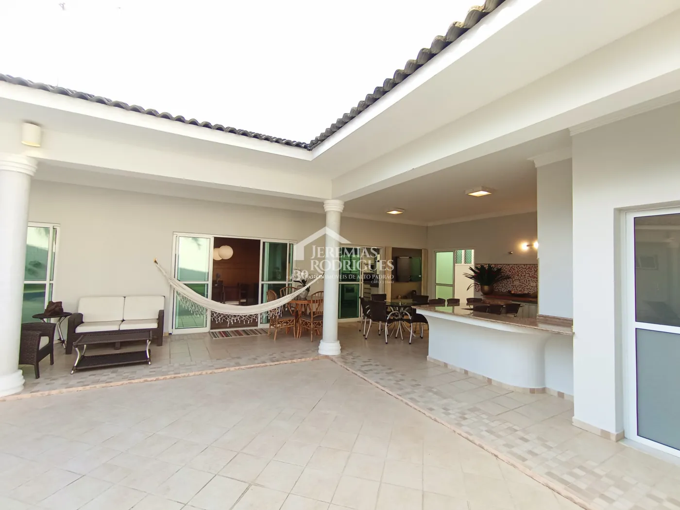 Casa à venda com 4 dormitórios no Condomínio Taubaté Village em Taubaté/SP.