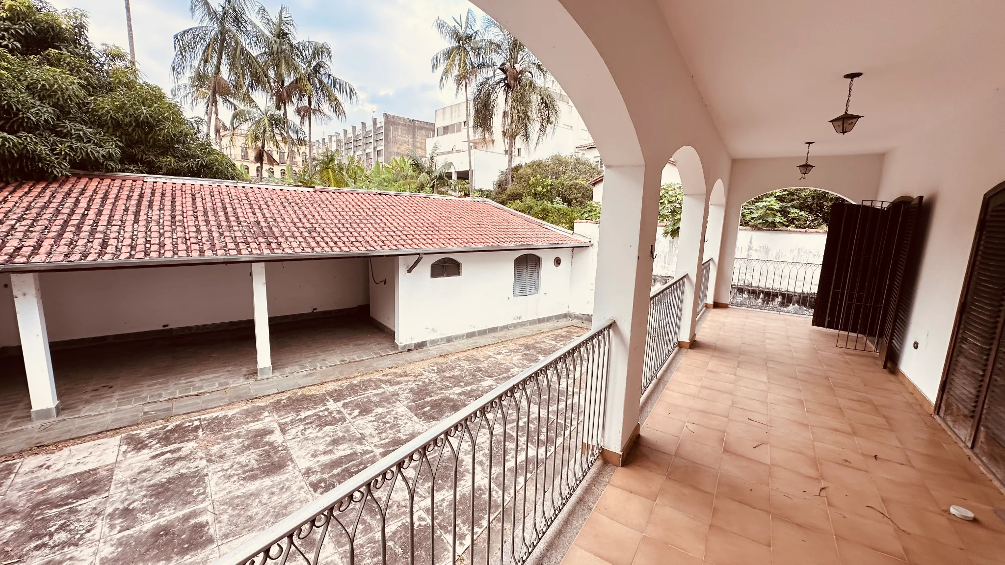 Casa com 3 suítes para venda e locação no bairro Jardim Boa Vista em Pindamonhangaba/SP 