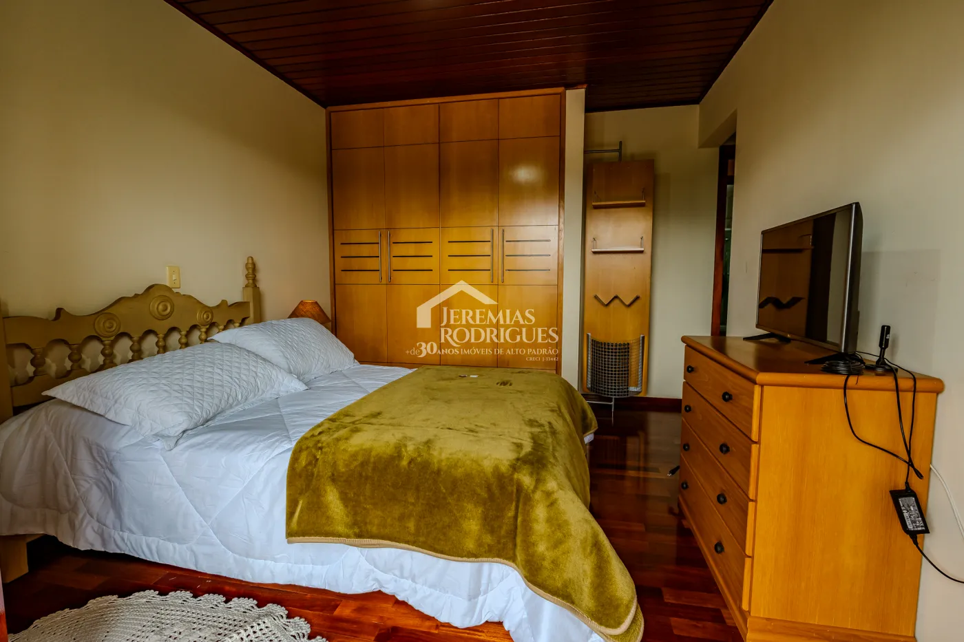 Apartamento à venda com 4 dormitórios, 295 m² no Edifício Solar Bela Vista em Campos do Jordão/SP
