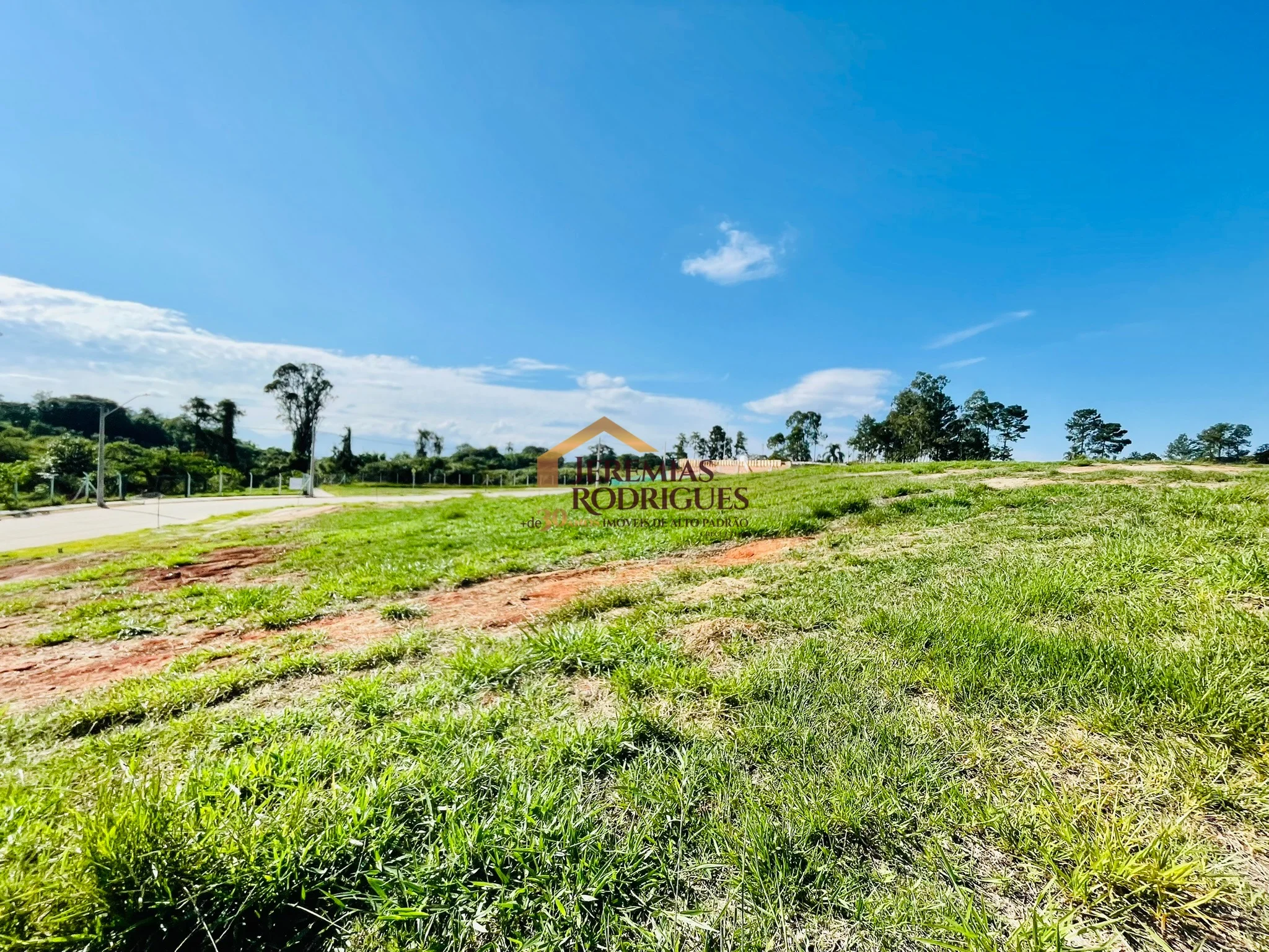 Terreno á venda no Condomínio Di Fiori em Taubaté/SP.