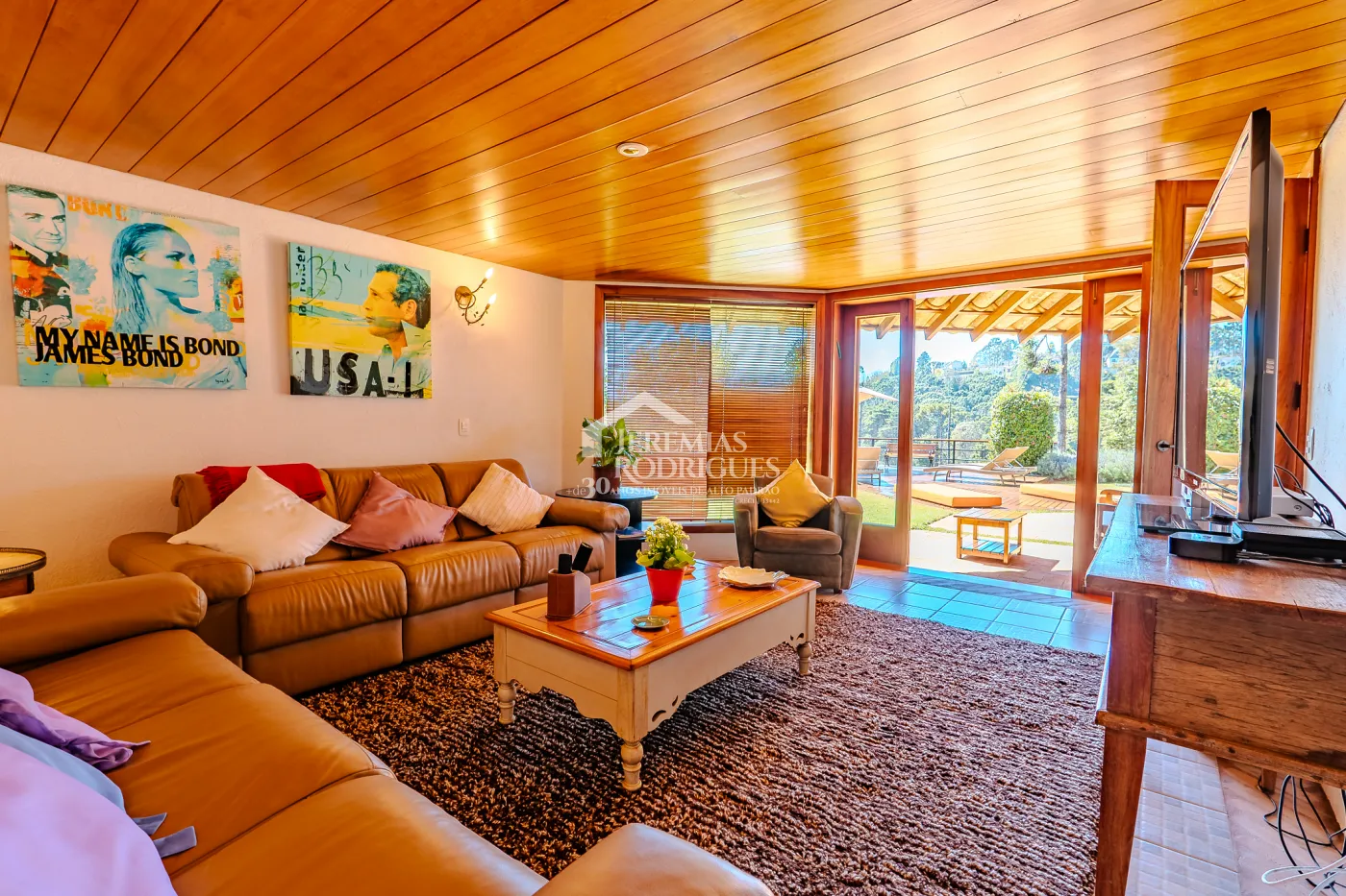 Mansão à venda com 7 suítes no Condomínio Vila Simonsen em Campos do Jordão/SP.