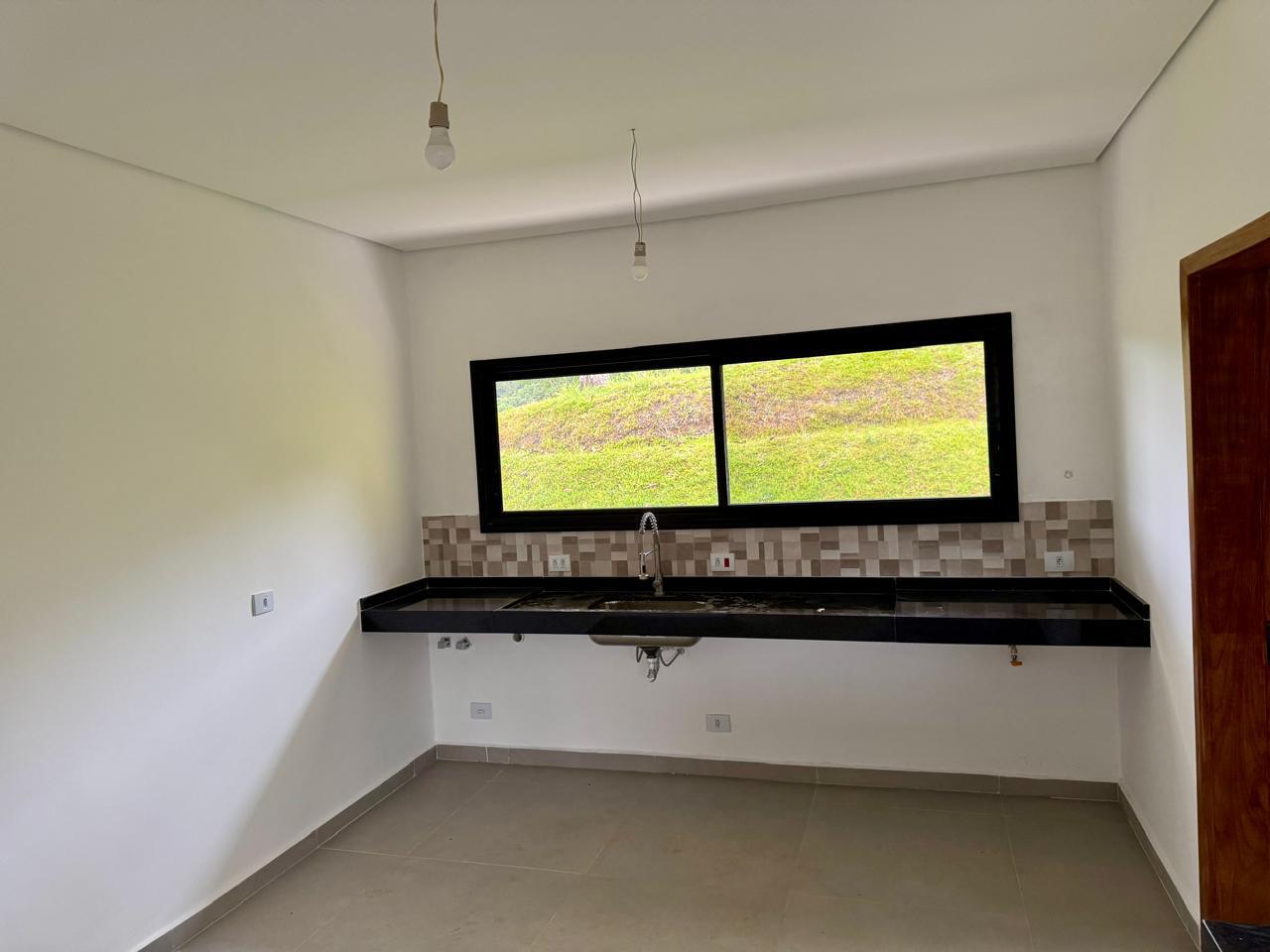 Casa à venda com 3 suítes no Condomínio Parque da Mantiqueira em Santo Antônio do Pinhal/SP.