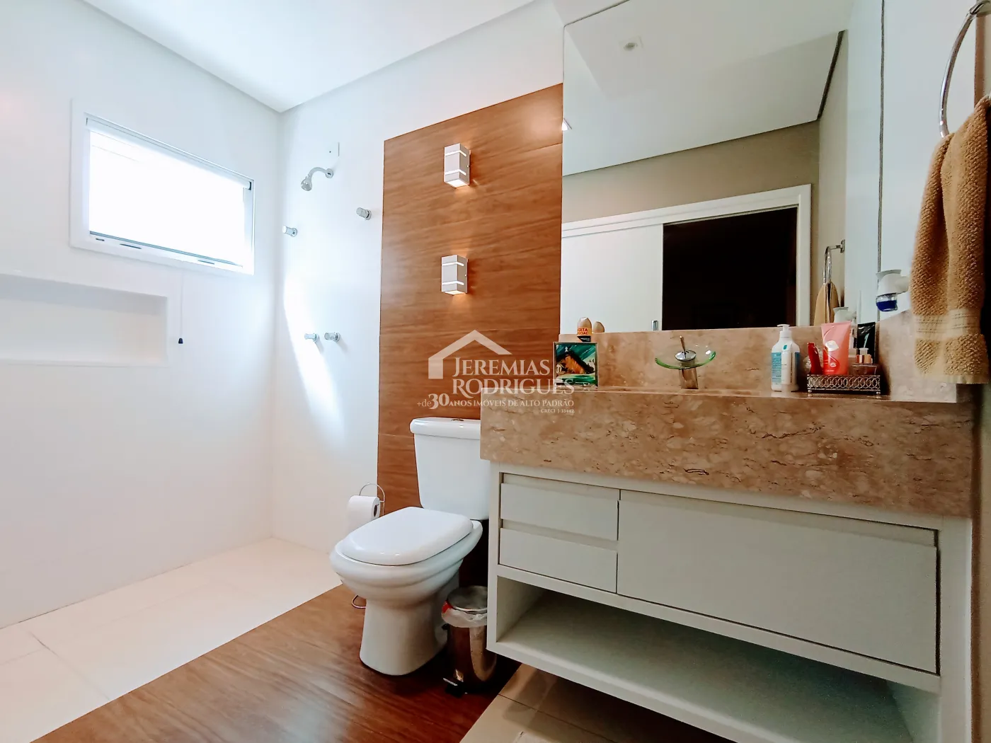 Casa à venda com 4 suítes no Condomínio Altos da Serra VI em São José dos Campos/SP