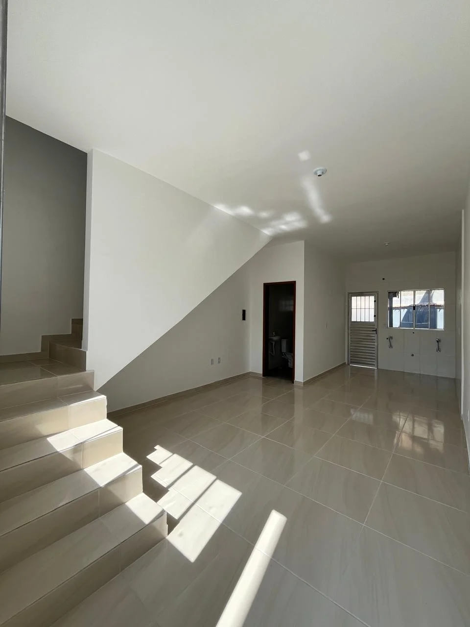 Sobrado novo à venda no Cidade Jardim, Pindamonhangaba – 2 quartos, 65m²
