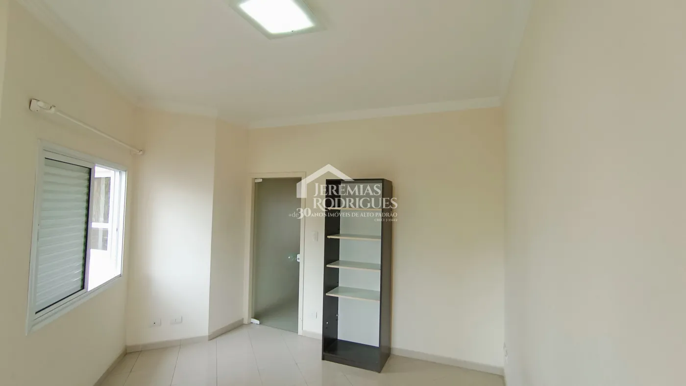 Casa à venda com 5 dormitórios no Condomínio Taubaté Village em Taubaté/SP.