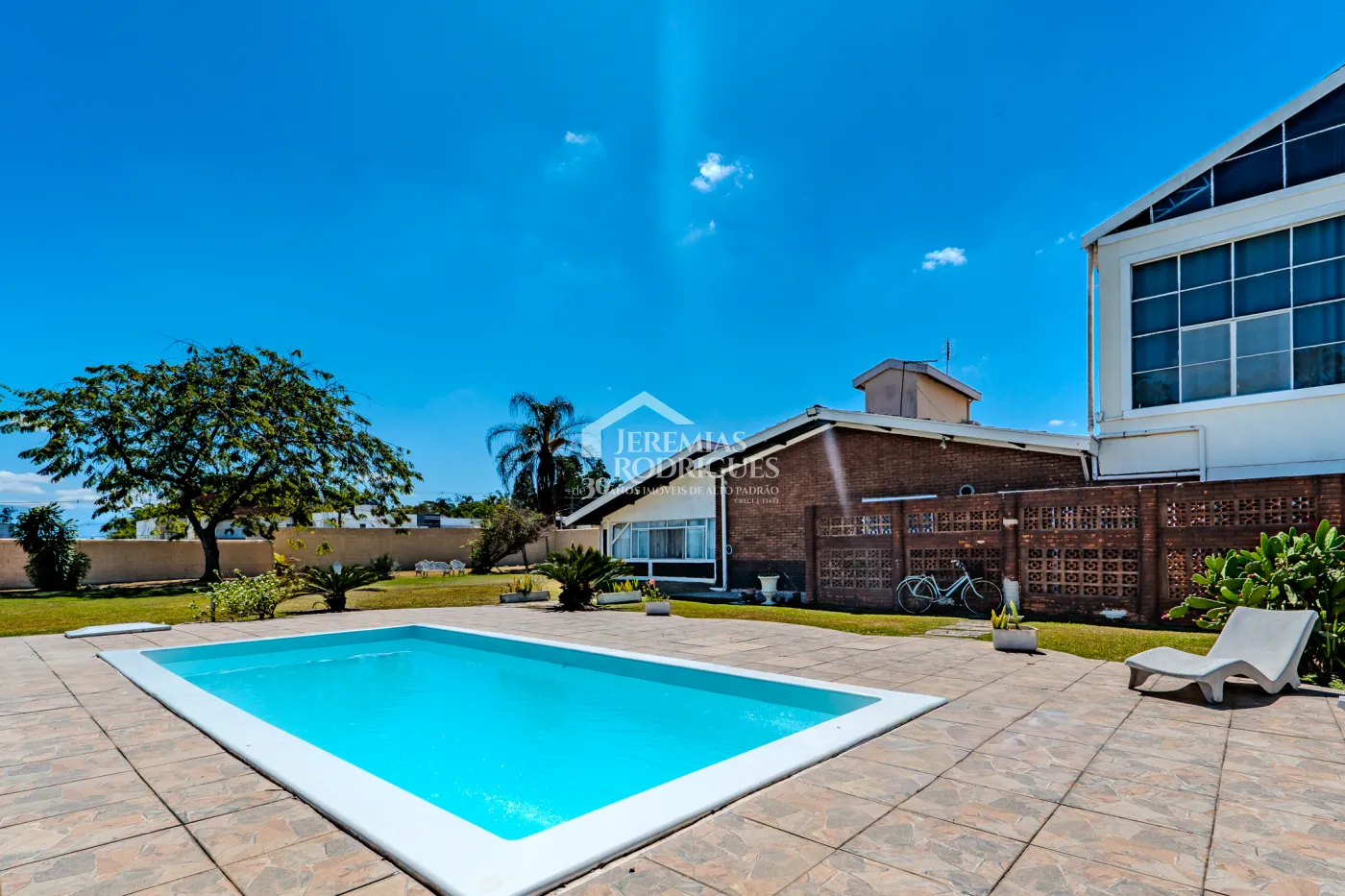 A Imobiliária Jeremias Rodrigues Imóveis de Alto Padrão disponibiliza para venda essa casa no Condomínio Morada do Visconde em Tremembé/SP.