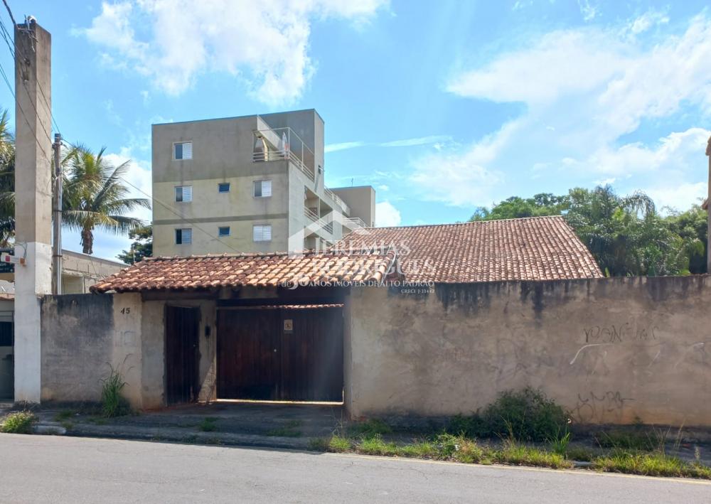 Espetacular casa térrea com piscina, quintal amplo e ótima localização - Pindamonhangaba/SP