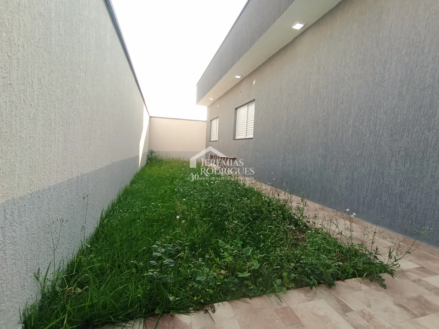 Casa à venda com 3 dormitórios no Condomínio Morada do Visconde em Tremembé/SP.
