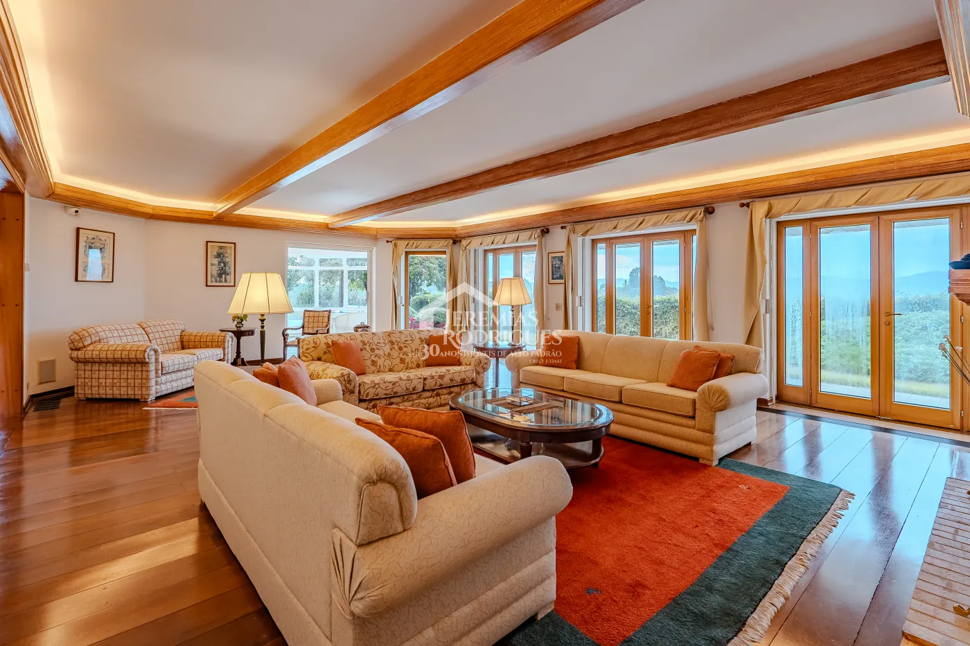 Casa com 4 suítes, 670 m² - Alto do Capivari - Campos do Jordão/SP.