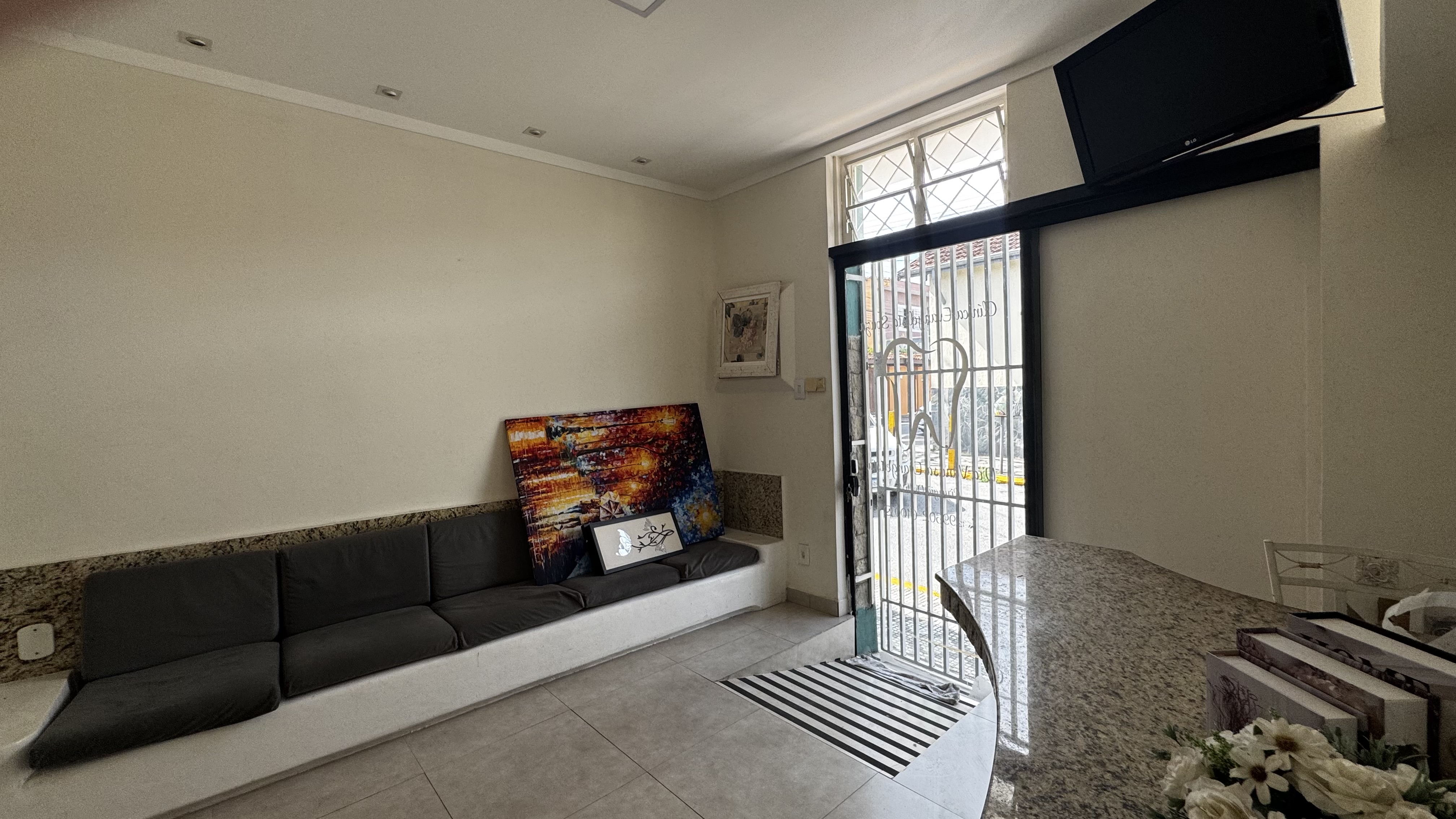 Ponto comercial para venda e locação no Centro em Pindamonhangaba/SP. 