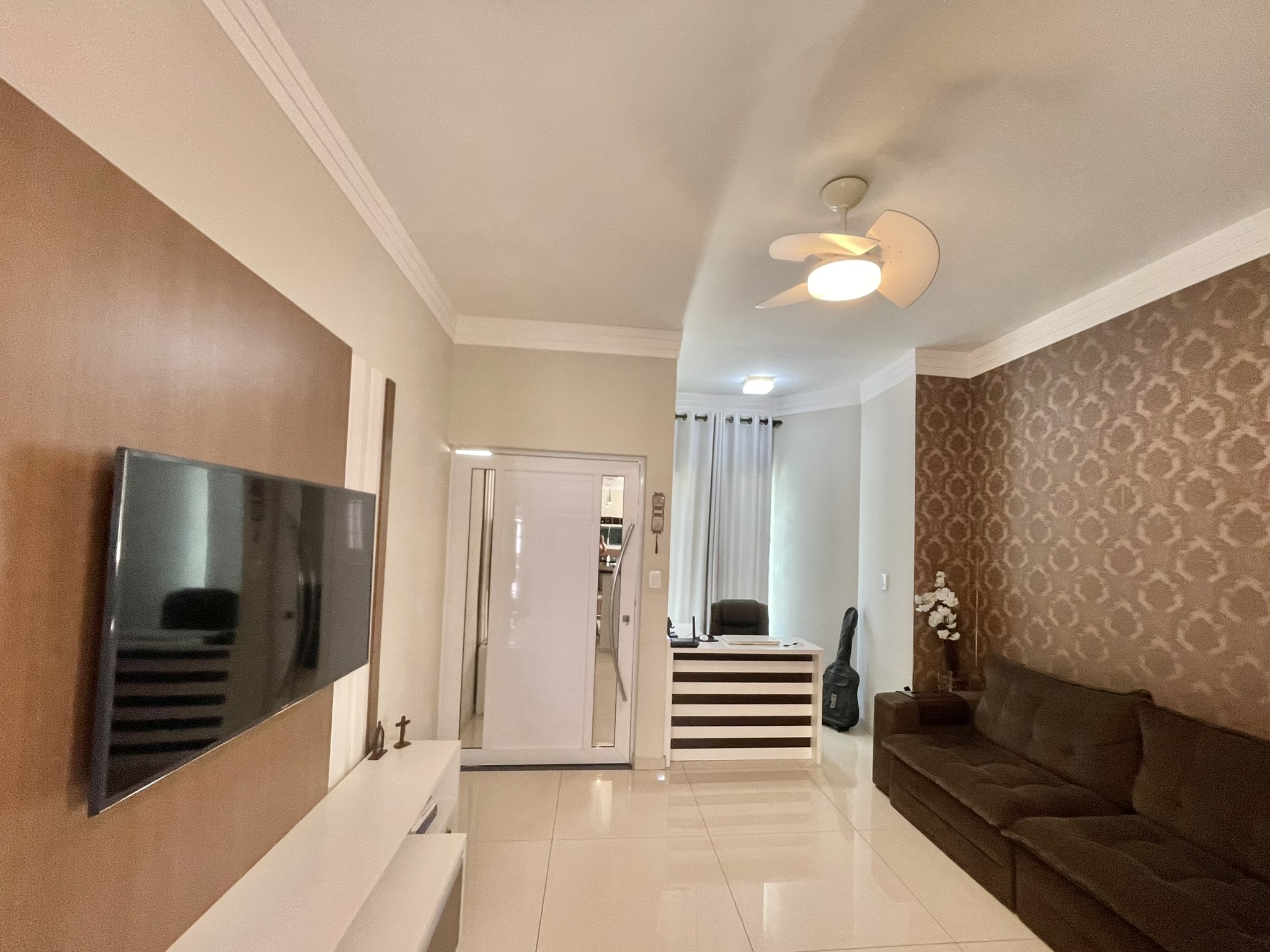 Casa à venda com 3 dormitórios no Condomínio Moema Ville em Pindamonhangaba/SP.