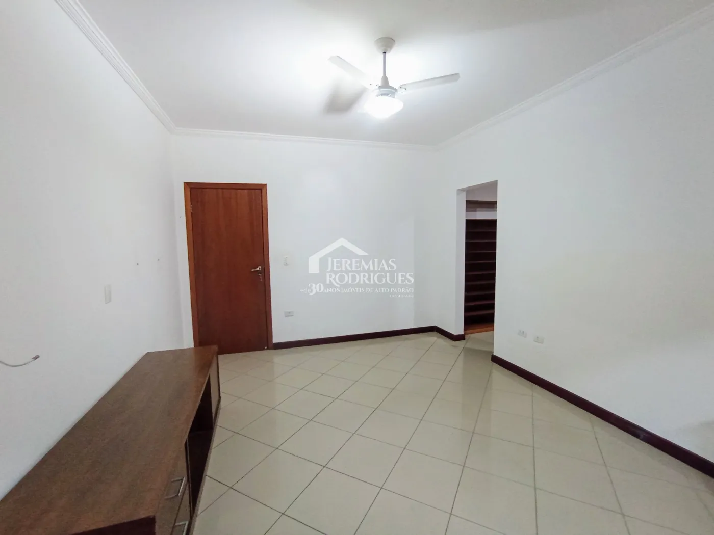 Casa para venda e locação com 3 dormitórios no Condomínio Taubaté Village em Taubaté/SP