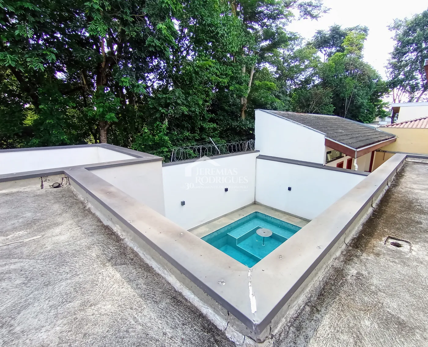Casa à venda com 3 dormitórios no Condomínio Campos do Conde I em Tremembé/SP.