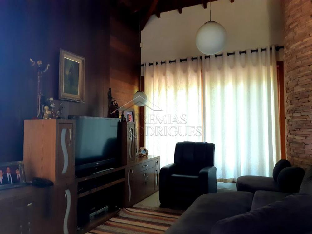 Casa à venda com 6 dormitórios no Condomínio Chácaras Cataguá em Taubaté/SP.