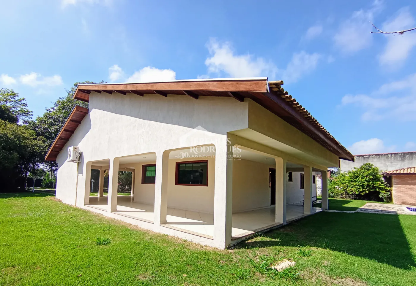 Chácara para locação com 4 dormitórios no bairro Jardim Carlota em Moreira Cesar/SP